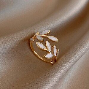 Elegant Color Leaf Decor Cuff Ring